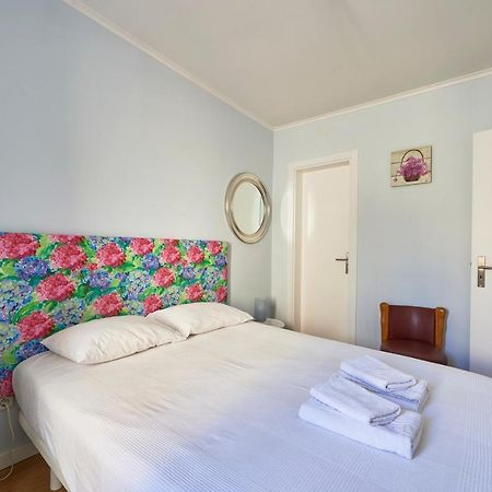 Elegant Riverview Apartment In Historical Lisbon Luaran gambar