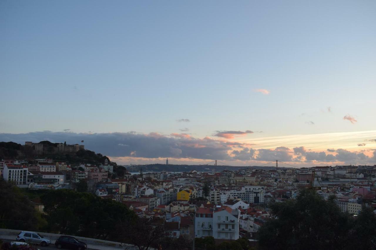 Elegant Riverview Apartment In Historical Lisbon Luaran gambar