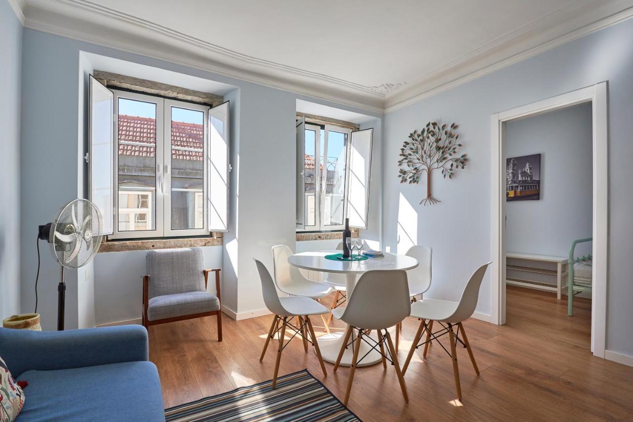 Elegant Riverview Apartment In Historical Lisbon Luaran gambar