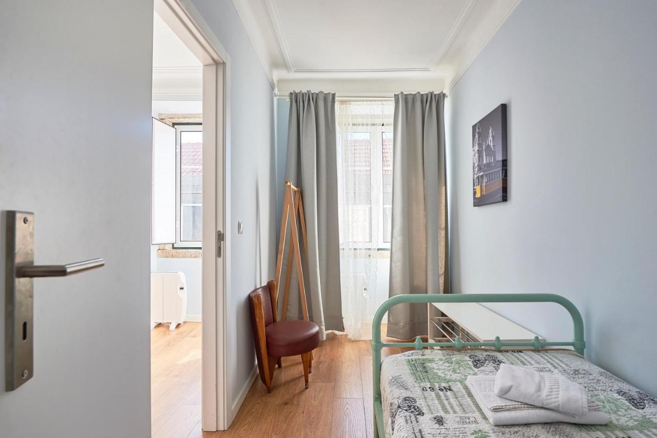 Elegant Riverview Apartment In Historical Lisbon Luaran gambar